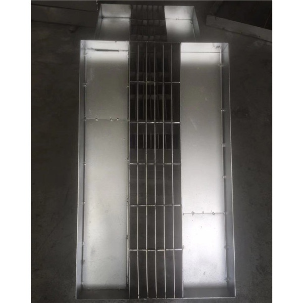 不锈钢板流水线和不锈钢沟