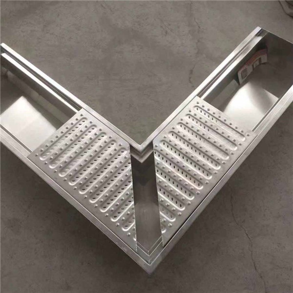 不锈钢板流水线和不锈钢沟